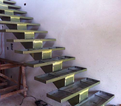 Escadas projetadas, conforme o seu local Vários modelos