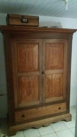 Guarda roupa antigo duas portas em madeira maciça