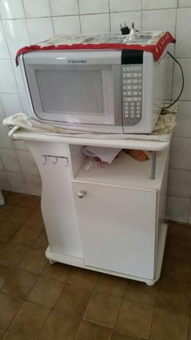 Mesa para colocar microondas