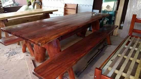 Mesas de madeira pura