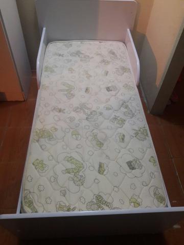 Mini cama em mdf com colchão