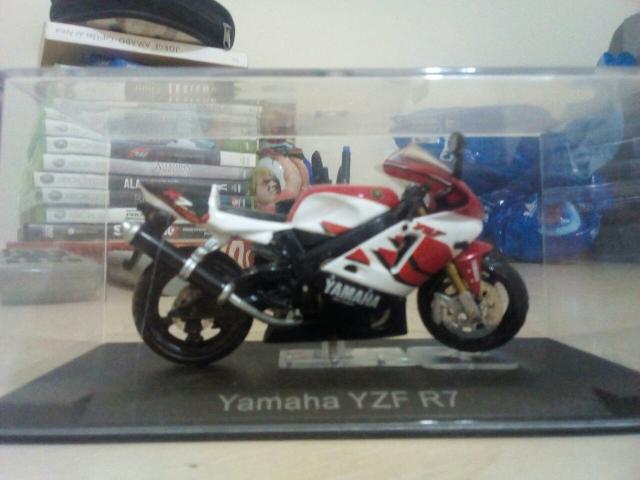 Moto Miniatura de Coleção Yamaha YZF R7