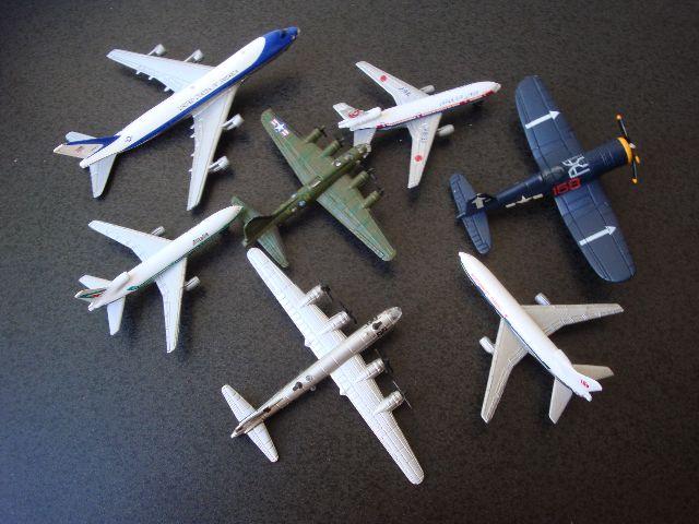 7 Miniaturas de Aviões