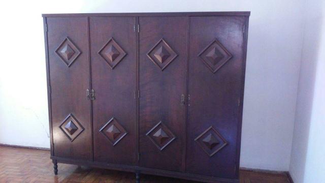 Armário em madeira