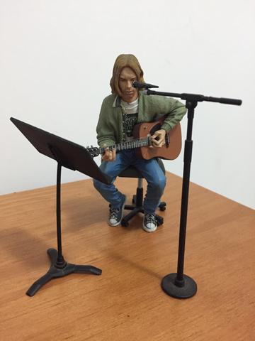 Boneco Kurt Cobain Unplugged