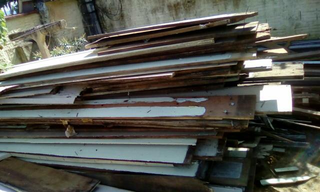 Casa de demolição (canela preta