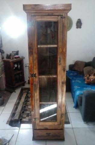 Cristaleira estilo torre rústica 1,80m de A com gavetinha e