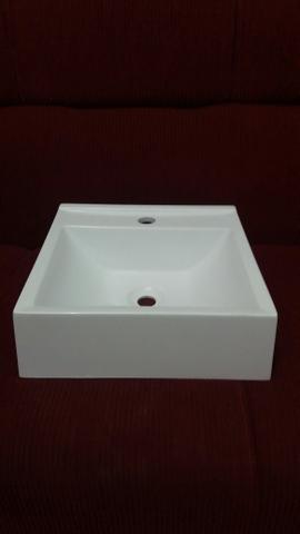 Cuba de mármore sintético