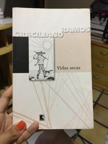 Livro vidas secas de Graciliano Ramos