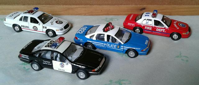 Lote de carrinhos em miniatura de metal da policia