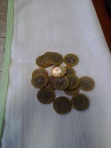 Lote de moedas de 1 real de  é de  datas raras