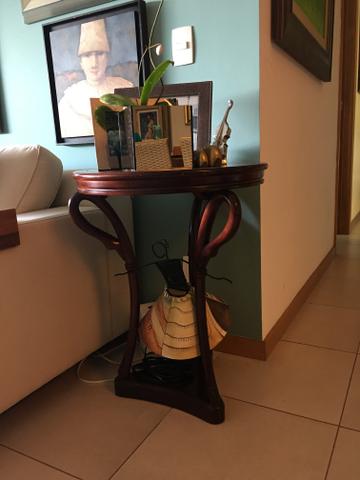 Mesa lateral em madeira maciça