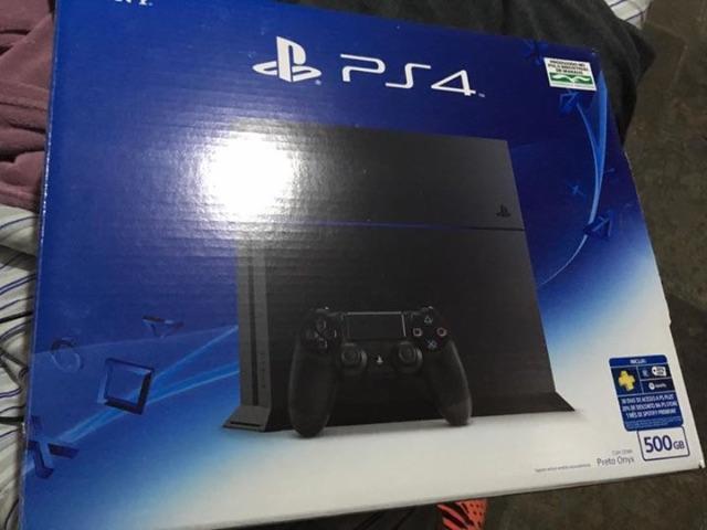 Playstation 4 HD 1 TB + 4 jogos físicos + 1 controle