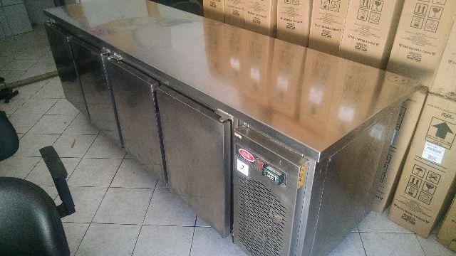 Refrigerador Horizontal em aço inox - 4 portas - HyperBuy