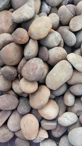 Seixo rolado para decoração de jardim