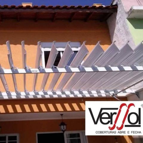 Tecnoteto abre e fecha