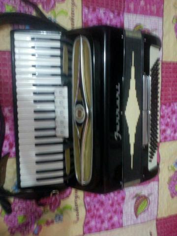 Acordeon Ferrari.pra vender logo
