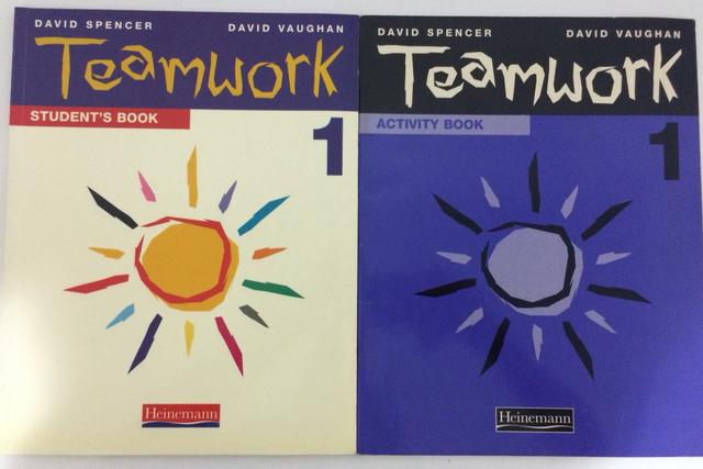 Livros de inglês TeamWork 2 usados na Cultura Inglesa