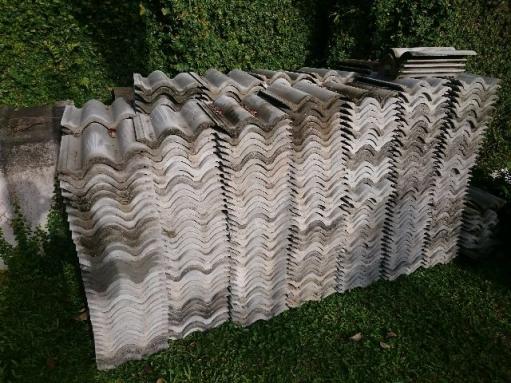 Lote de 560 telhas de cimento Brastelha