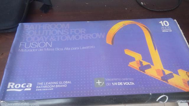 Misturador mesa agua fria e quente