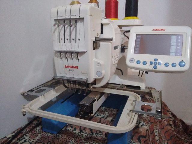 Máquina de costura Janome MB4