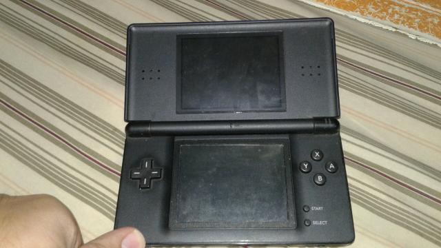 Nintendo DS Lite + R4