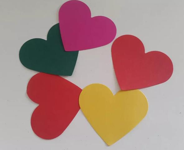 Pacote com 50 corações de papel