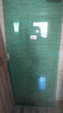 Porta de vidro e madeira