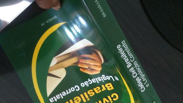 Quatro livros de direito novos COD. CIVIL stualizado