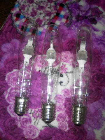 3 lâmpadas de Vapor de Sódio 400w