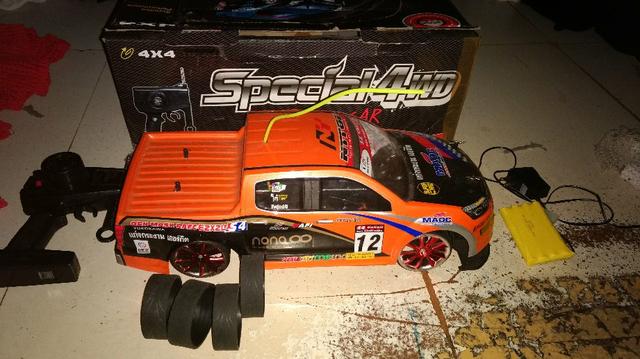 Automodelo RC eletrico 4x4 pick up nascar escala 1:10