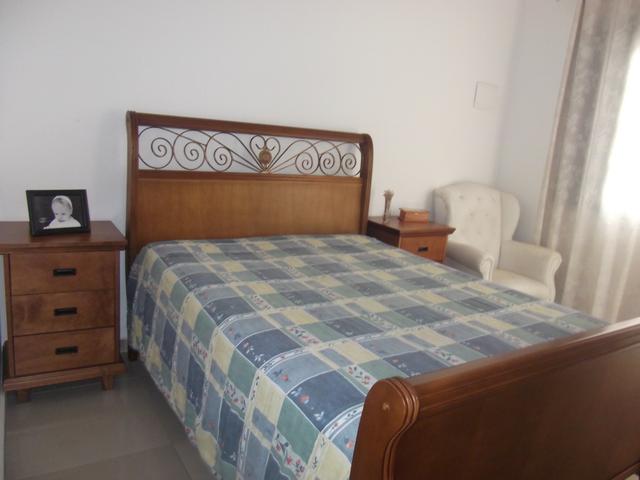Cama Casal em Madeira Maciça