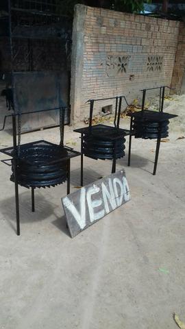 Churrasqueira novinha em folha