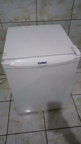 Frigobar compacto Consul - Semi novo