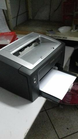 Impressora a laser modelo (E-120 Lexmark)