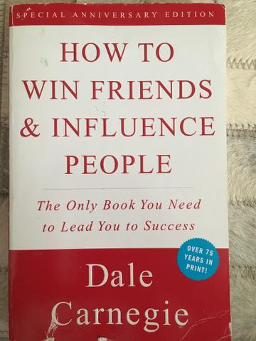 Livro espetacular: How to win Friends & Influence People