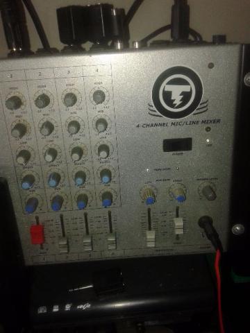 Mesa di som;;4;; canal só  reais