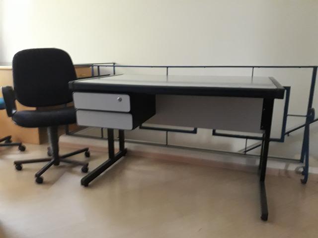 Mesa para escritório com 02 gavetas