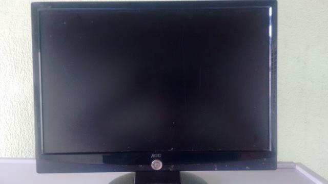 Monitor LCD marca AOC 19'