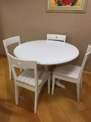 Vende-se mesa redonda Etna com 4 cadeiras