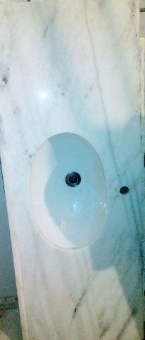 Balcão em Mármore Branco com pia