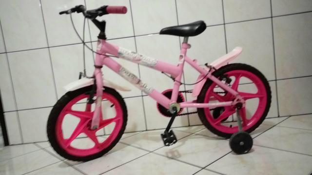 Bicicleta infantil com rodinhas