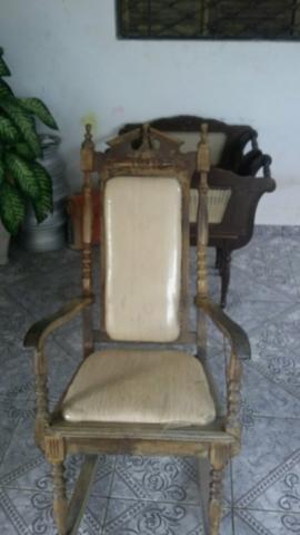 Cadeira em madeira