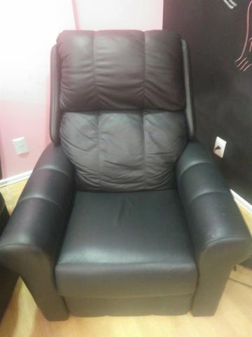 Cadeira reclinável em couro