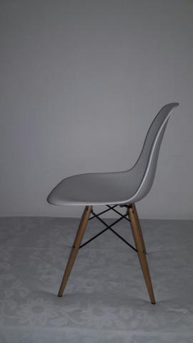 Cadeiras Modelo Charles Eames