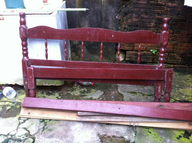 Cama de Casal em ótimo estado