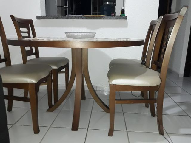 Conj. novo de mesa com 4 cadeiras (Raiuga)