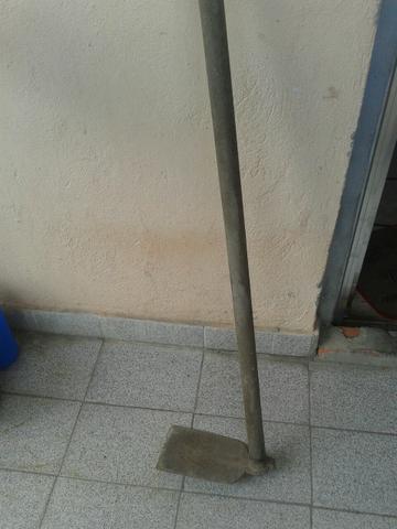 Enxadão de aço cabo de 1.20 pra desapegar hoje
