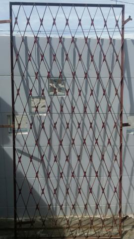 Grade para porta bem novinha $