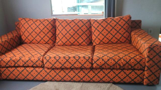 Lindo 1 sofa de 3 lugares em tecido macio